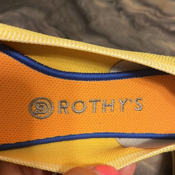 Rothy’s extra cushion lemon yellow pointed flats - Picture 6 of 7